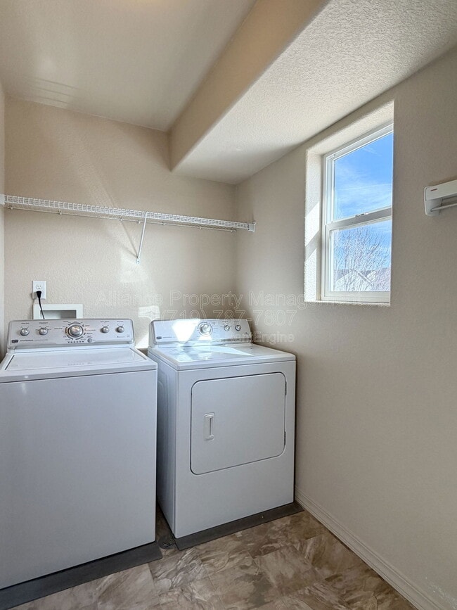 Building Photo - 3910 Reindeer Cir