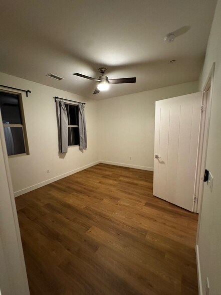 Building Photo - 32 Finch