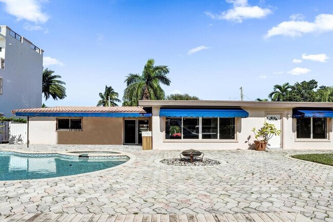 Building Photo - 2632 SE 10th Ct