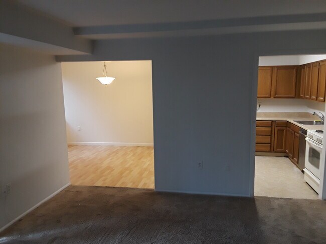 Building Photo - 14416 Parkvale Rd