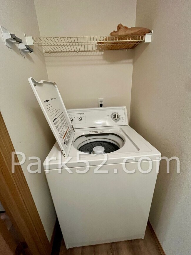 Building Photo - 1 Bedroom 1 Bathroom - Ground Floor - Bonney Lake Condo - #D2