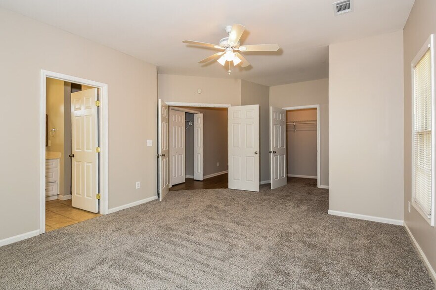 Building Photo - 4167 Arapaho Dr