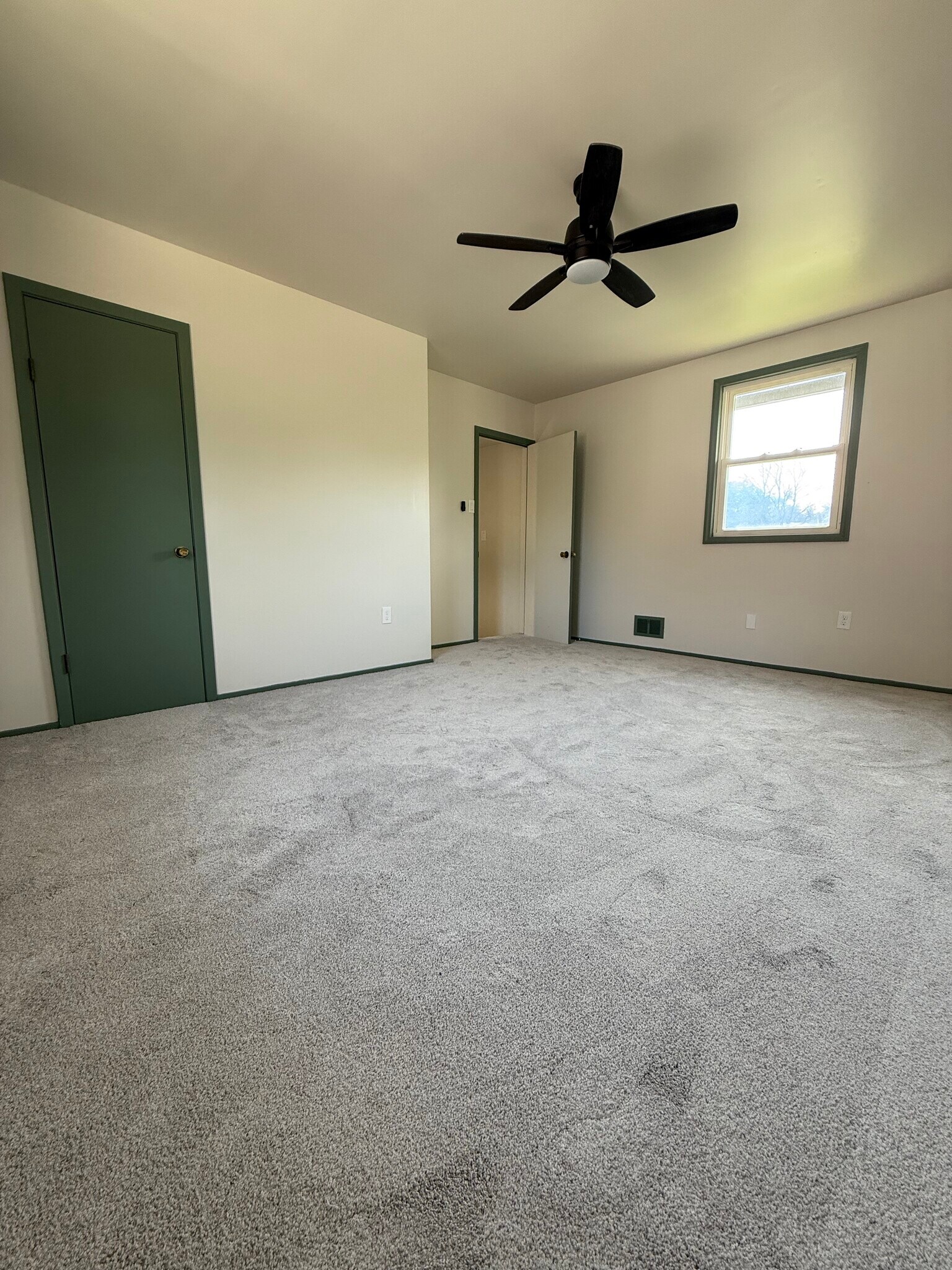 Building Photo - 10 Lincoln St