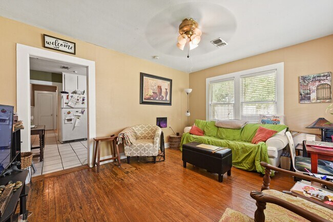 Primary Photo - 154 Willow St