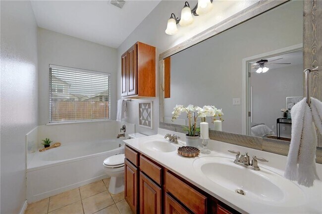 Building Photo - 212 Housefinch Loop