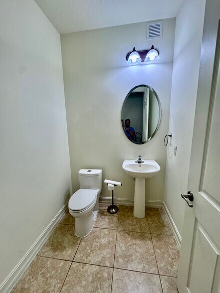 Building Photo - 9147 Delano St