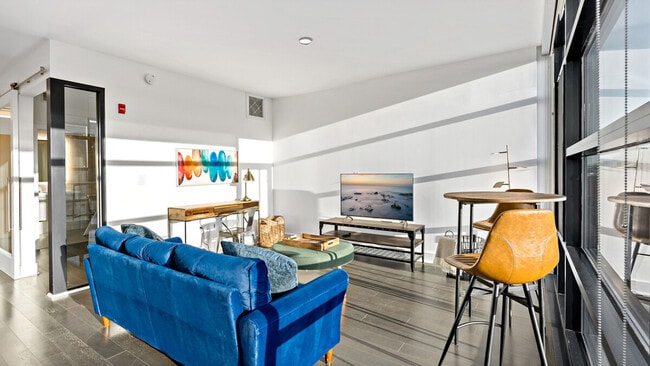 Building Photo - 1915 7th St NW