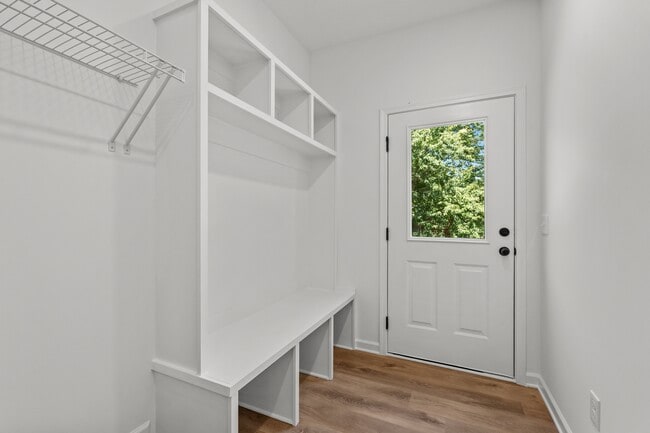 Building Photo - 400 Henson Cir