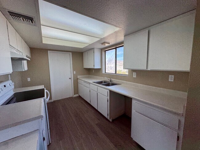 Building Photo - Single Family Home in Bullhead City, AZ!