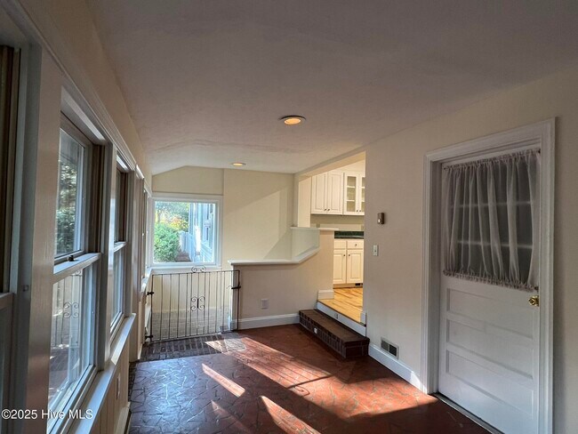 Building Photo - 1215 Midland Rd