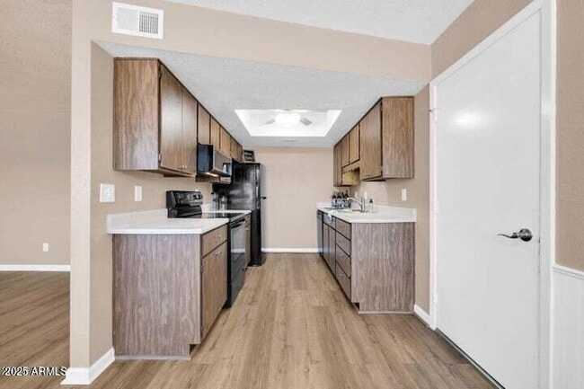 Building Photo - 9639 W Cinnabar Ave