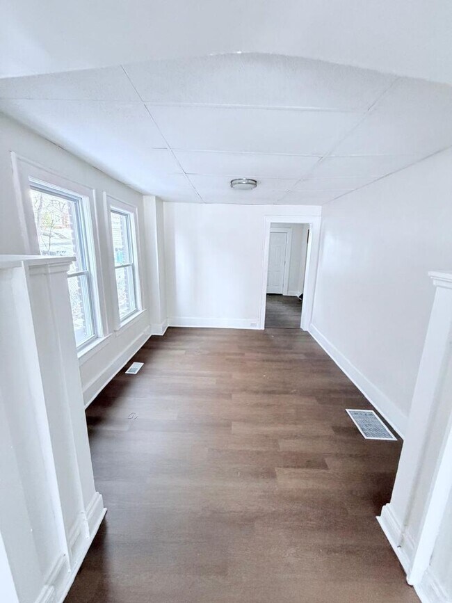 Building Photo - 3242-3242 Sycamore Rd