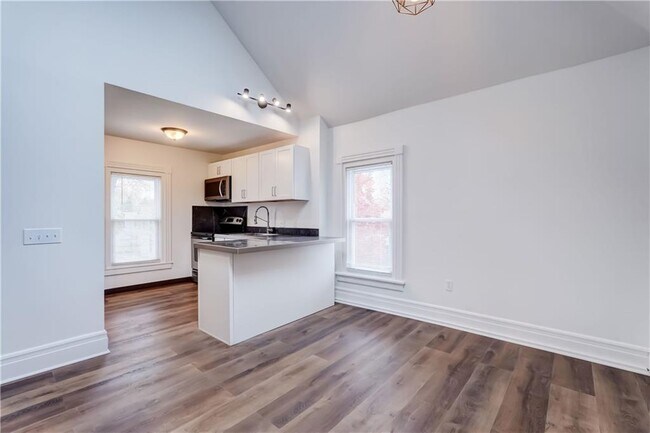 Building Photo - 8 Sibley Pl