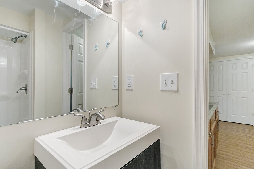 Building Photo - 9085 Autoville Dr