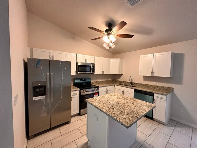 Building Photo - 1800 Coral Point Dr