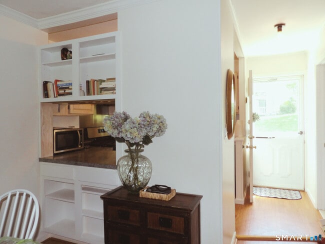 Building Photo - 707 Timber Ln