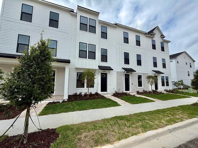 Building Photo - 15190 Groveside Rd