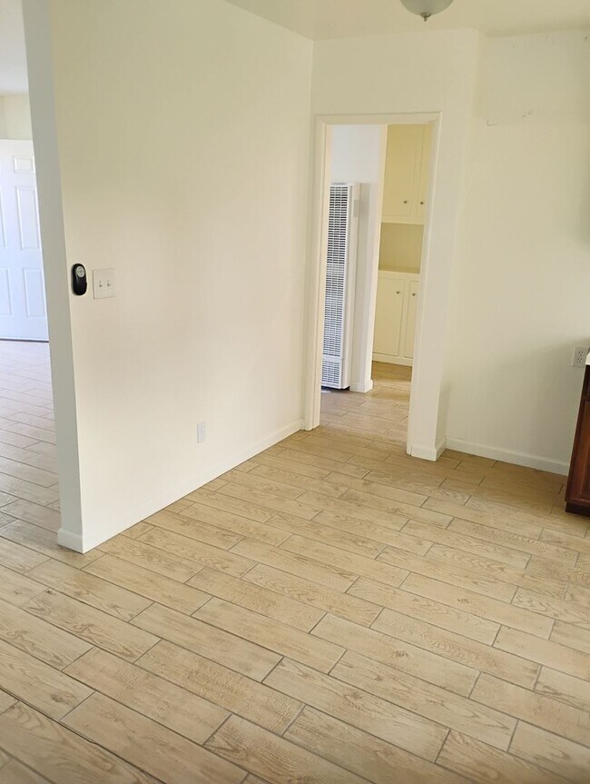 Building Photo - 18924-18934 Gault Street