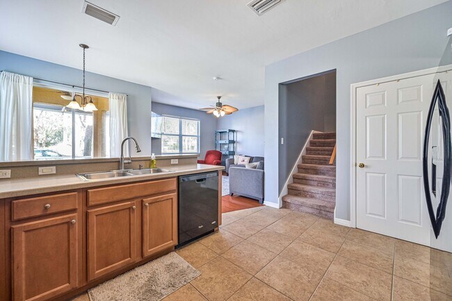 Building Photo - SHORT TERM (6.1 - 11.30) Gorgeous home in ...