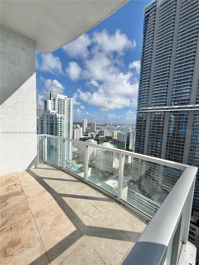 Building Photo - 1060 Brickell Ave