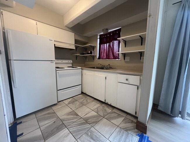 Building Photo - 143 Bradley St