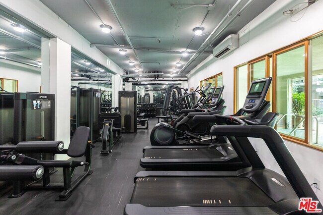 Building Photo - 1440 Veteran Ave