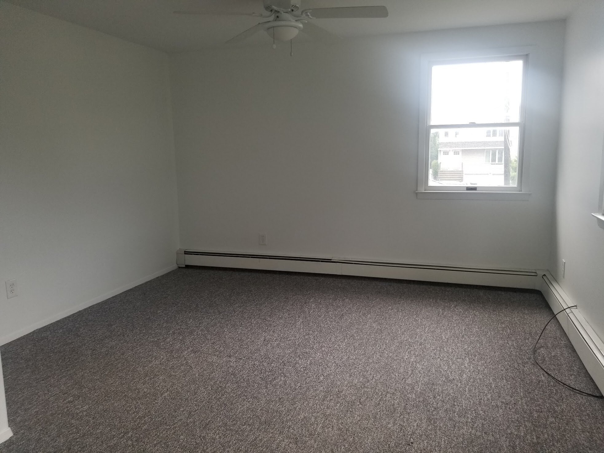Large Upstairs Bedroom - 456 Lincoln Blvd