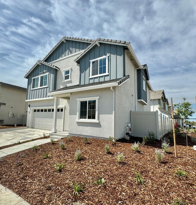 Building Photo - FOUR-FIVE/OFFICE BEDROOM THREE BATHROOM SEE VIDEO