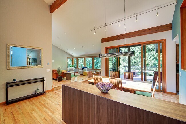 Building Photo - 4bd/3ba Sammamish House