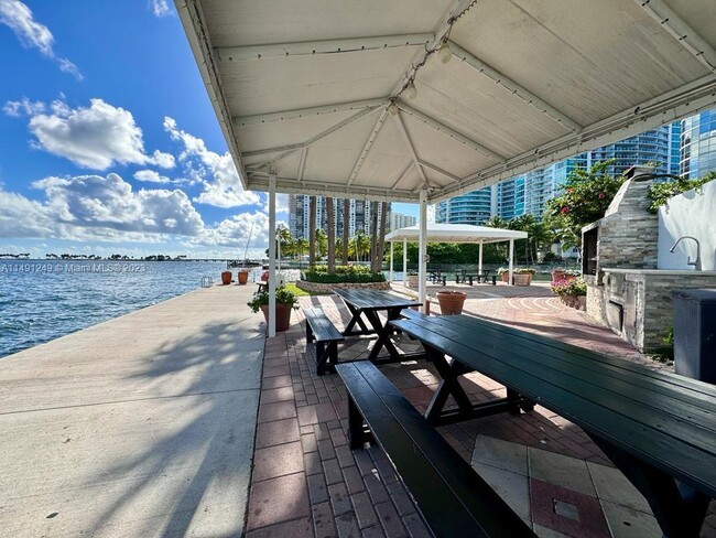 Building Photo - 1915 Brickell Ave