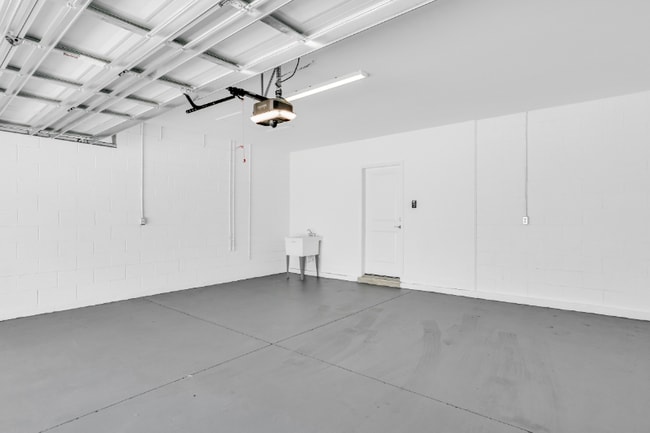 Building Photo - 243 Hang Loose Wy