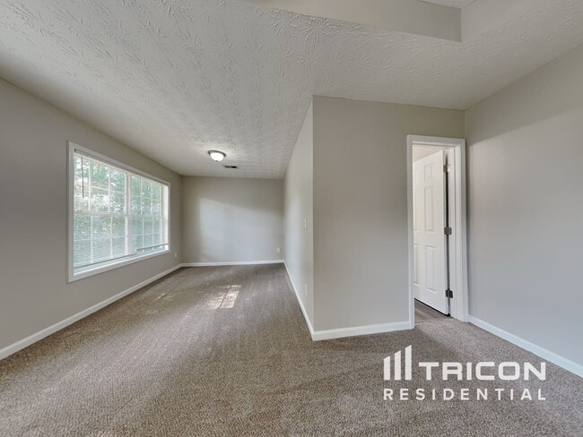 Building Photo - 7684 Pond View Ln