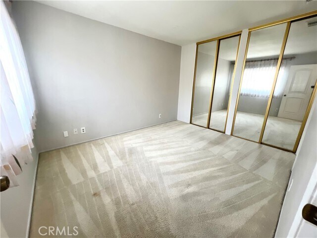 Building Photo - 15 Creekwood