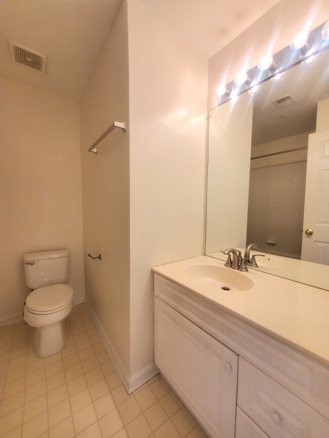 Building Photo - 6030 Lincolnia Rd
