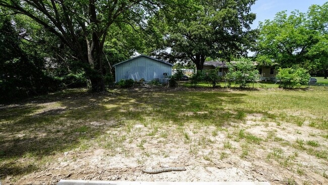 Building Photo - 917 Redoak Dr