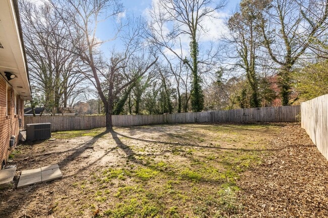 Building Photo - Beautiful 3BR Home in SE Raleigh - Fully Renovated + HUGE Fenced in Yard!