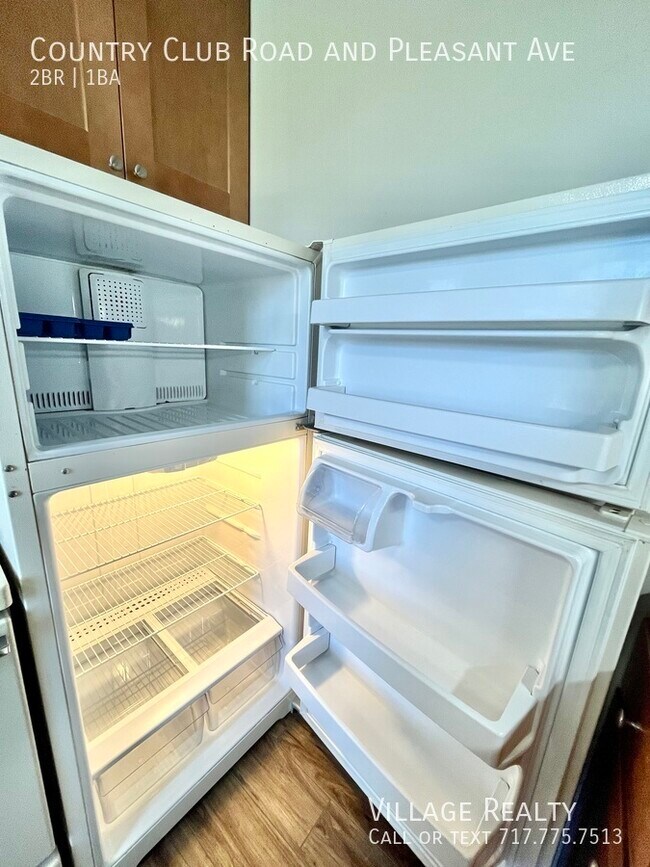 Building Photo - 615 Country Club Rd