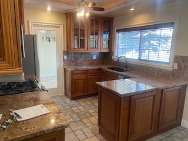 Building Photo - 4 Bedroom, 2.5 Bathrooms