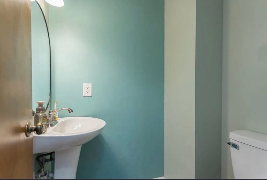 Building Photo - 302 S Dogwood Dr