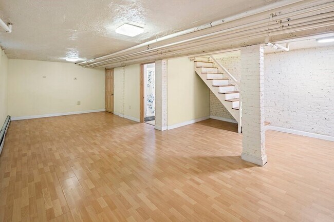 Building Photo - 64 Pleasant St