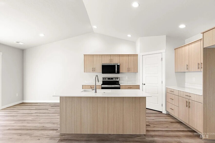 Building Photo - 3831 W Piscina Dr