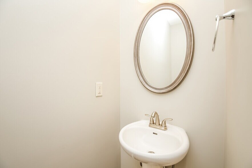 Building Photo - 257 Hill Crest Cir