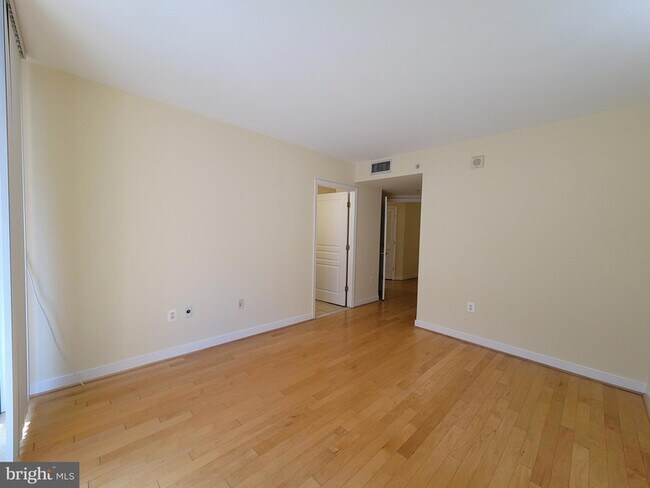 Building Photo - 631 D St NW