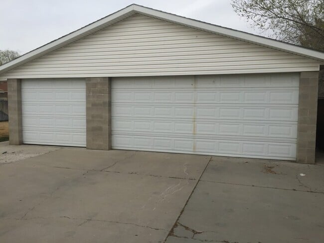 Building Photo - 861 E 10515 S