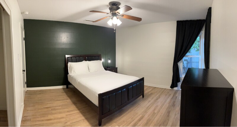 Building Photo - 1000 E Walnut St