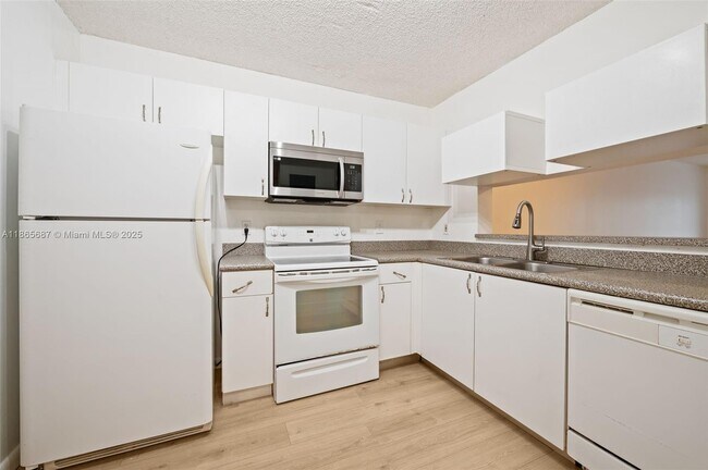 Building Photo - 8900 Collins Ave