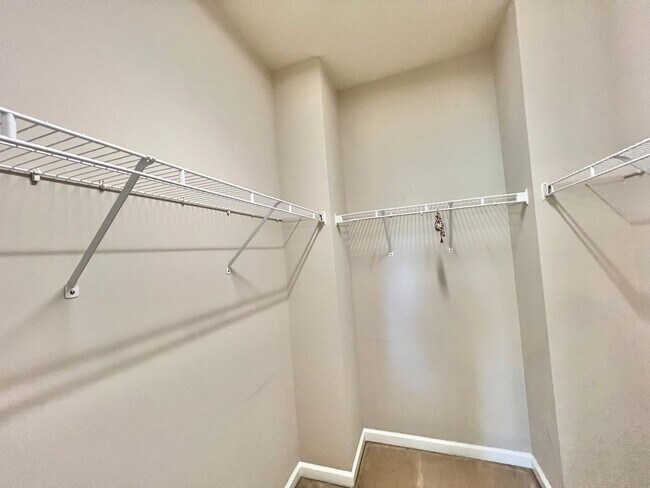 Building Photo - Excellent 4BD, 3.5BA Apex Townhome Near Do...
