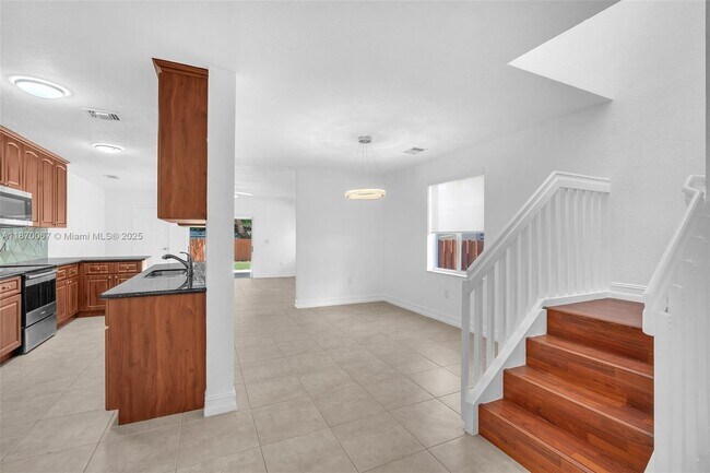 Building Photo - 2621 SW 18th St