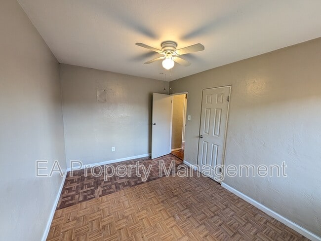 Building Photo - 542 Alvarado Dr SE