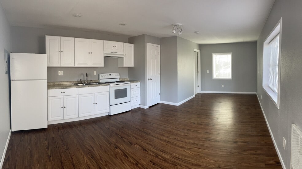 Building Photo - 3226 SE Rockwood St